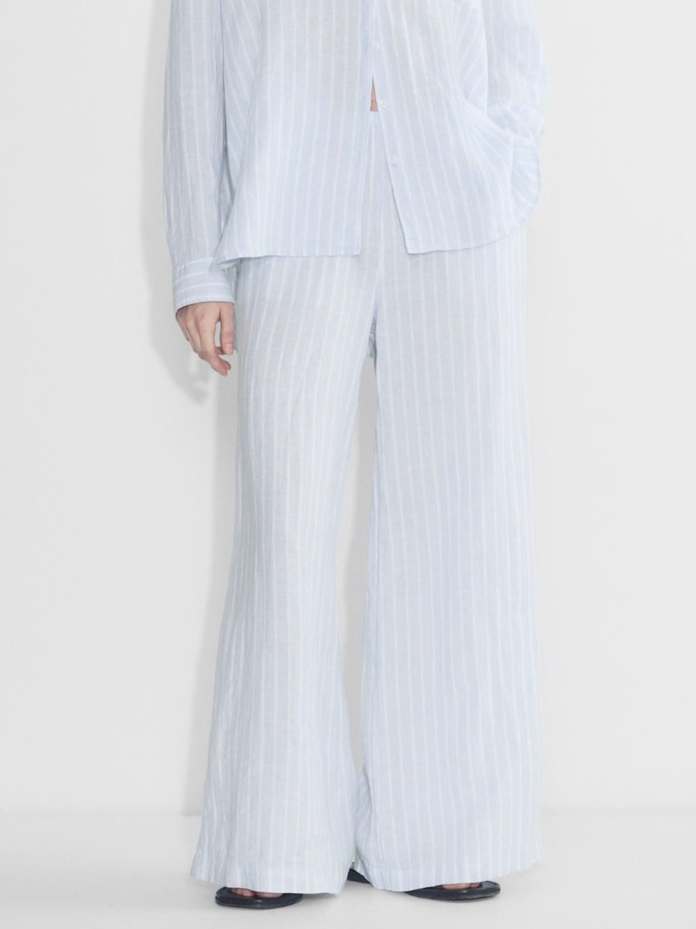 Aritzia Spatial Linen Wide-Leg Pants in Light Blue Stripe